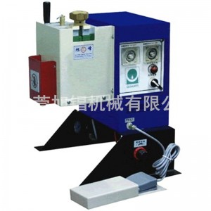 Shoe making hot-melt lnjecting machine